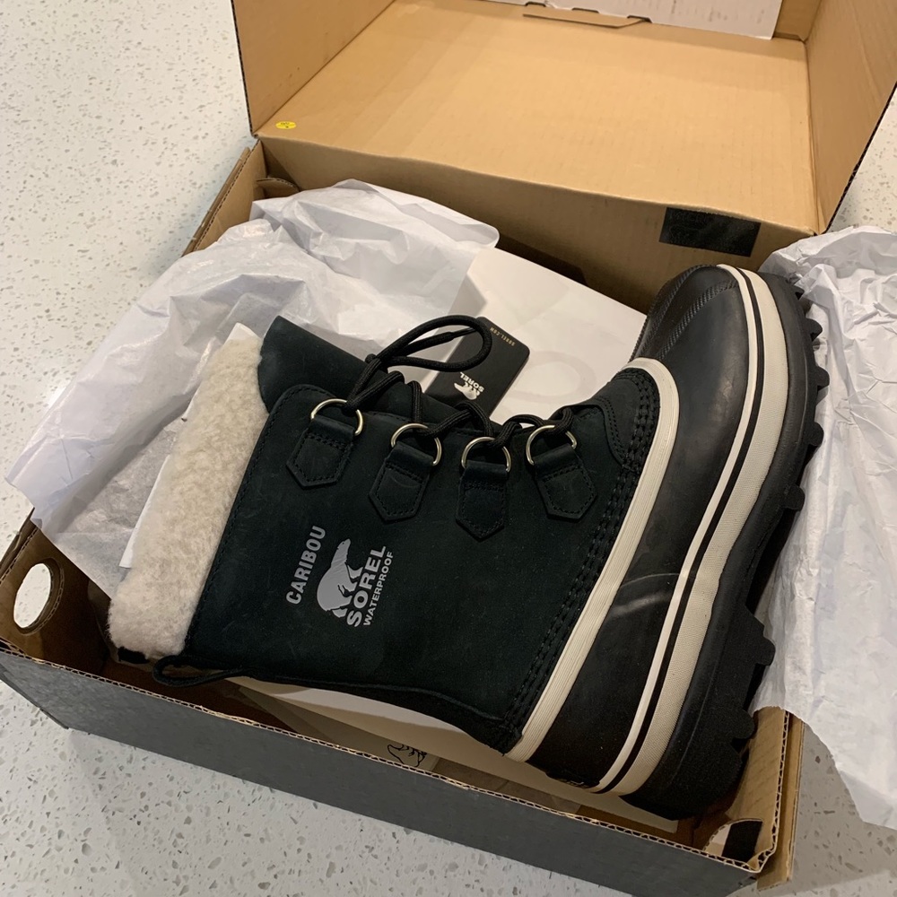 Sorel Women’s Caribou Boot, black, size 8